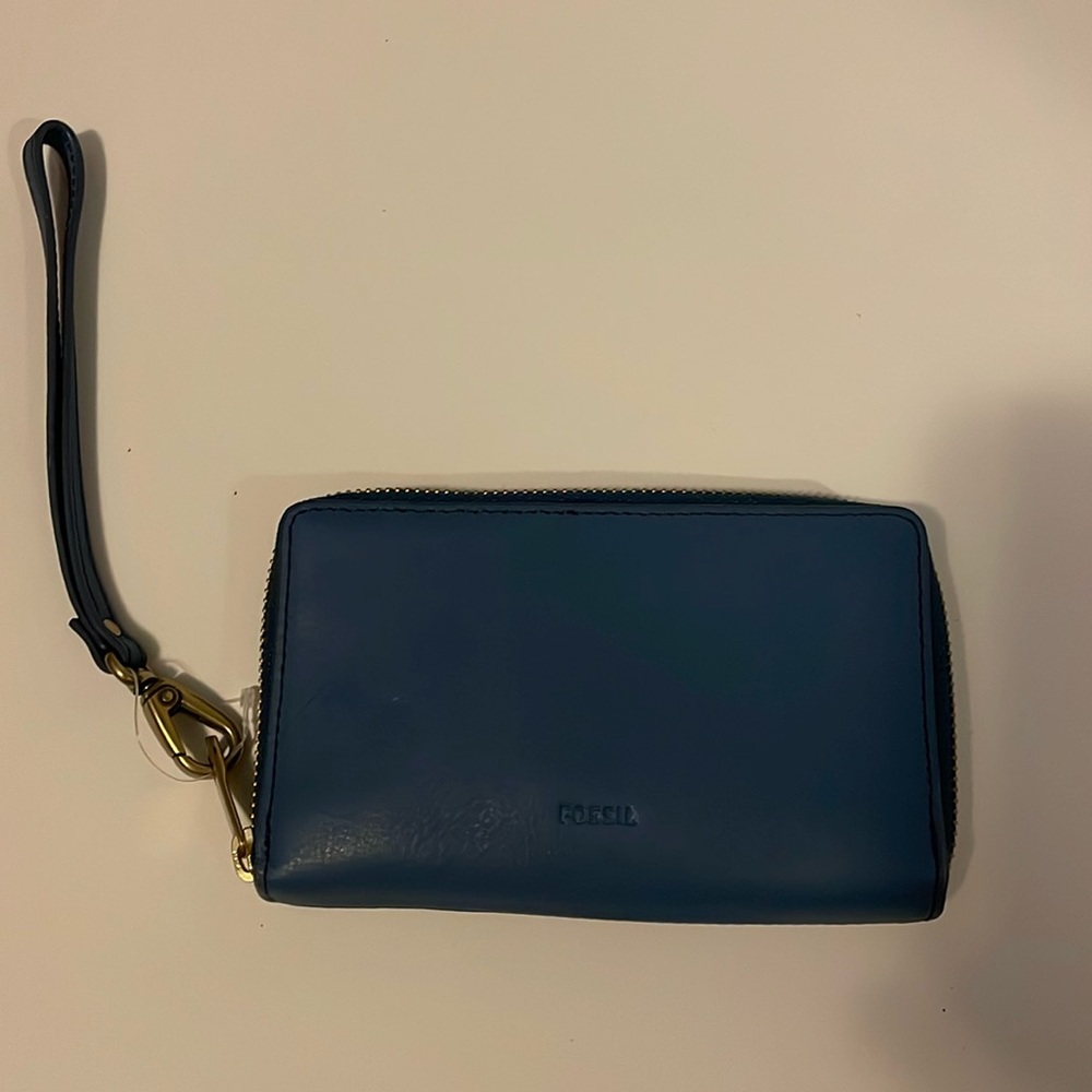 Fossil wristlet wallet. NWT. RFID